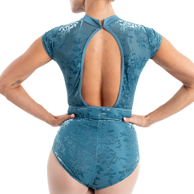 Capezio Rudi, ženski dres z visokim ovratnikom